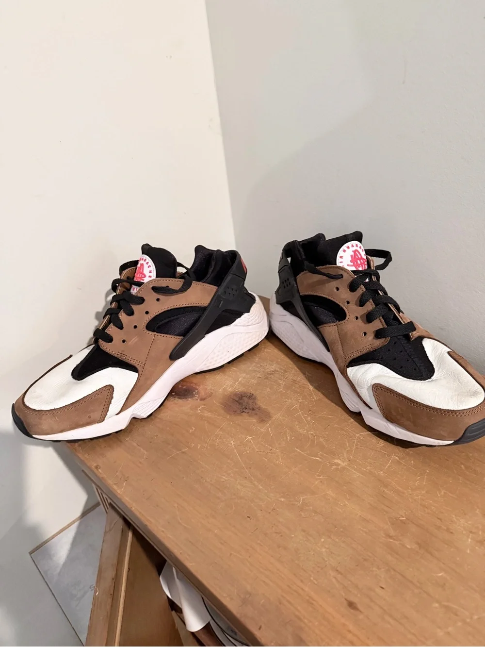 Nike Air Huarache LE Bison in size 10